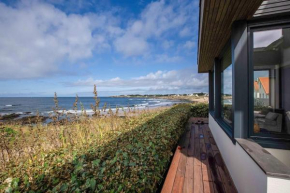 Villa unique face océan et plage de la govelle